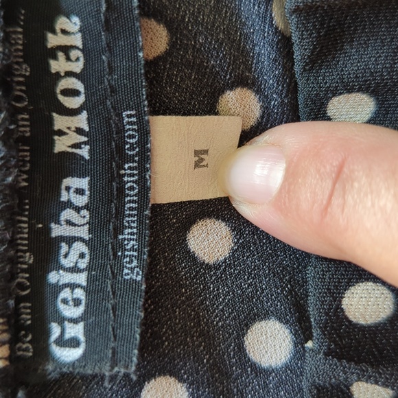 Bloomer Ruffle Capris - Picture 4 of 8